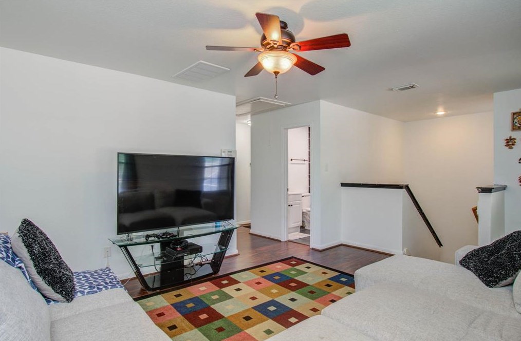 2106 Gable Holw Ln, Katy TX  77450-6771 exterior