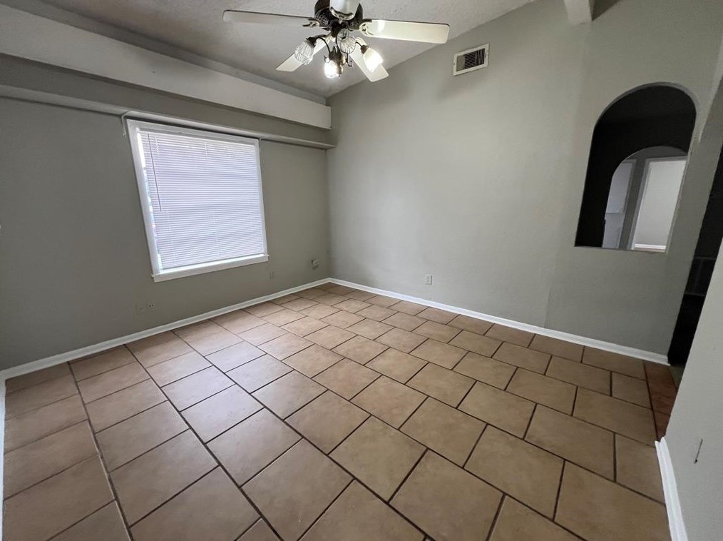 2901 14th Ave, Texas City, TX 77590-5107