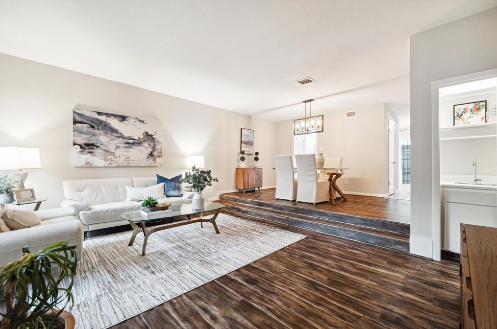 5635 S Rice Ave, Houston, TX 77081