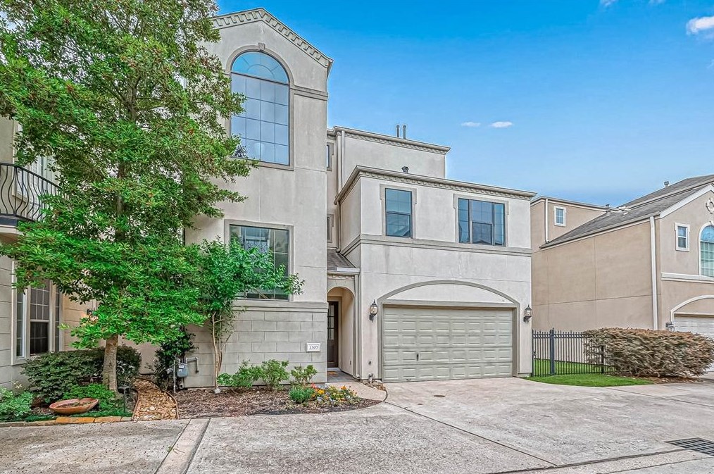 1307 Riverine Ct, Houston, TX 77055