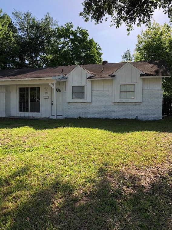 7911 Sandpiper Dr, Houston, TX 77074-4745