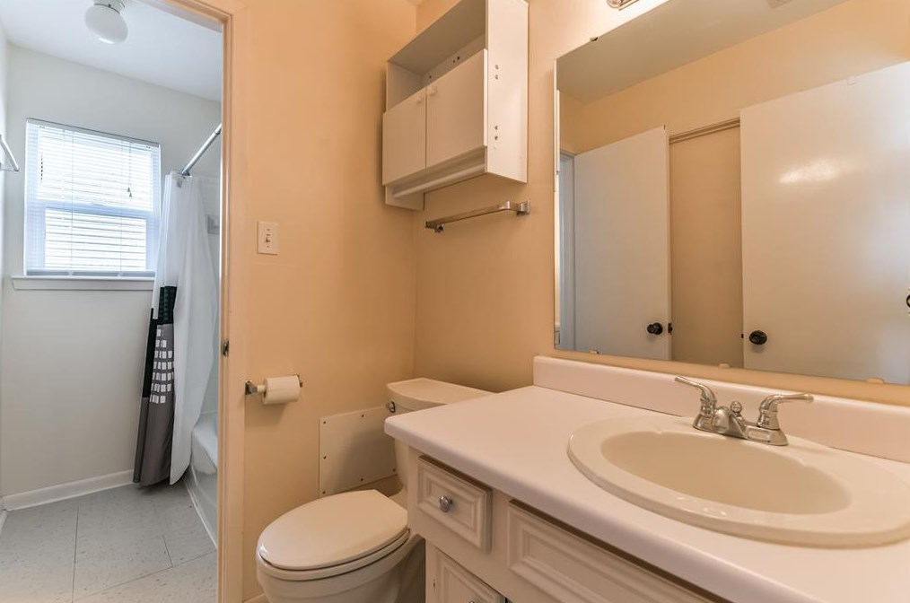 1219 Sealy St, Galveston TX 77550-4029 exterior