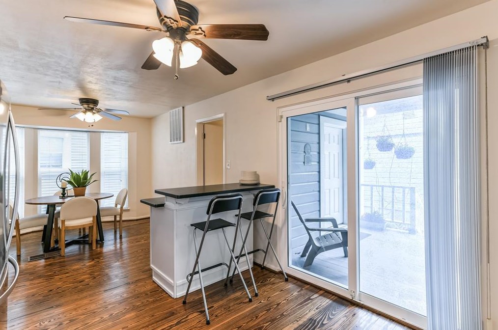 1219 Sealy St, Galveston TX 77550-4029 exterior