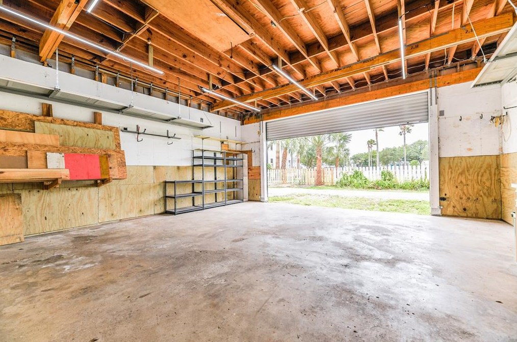 1219 Sealy St, Galveston TX 77550-4029 exterior