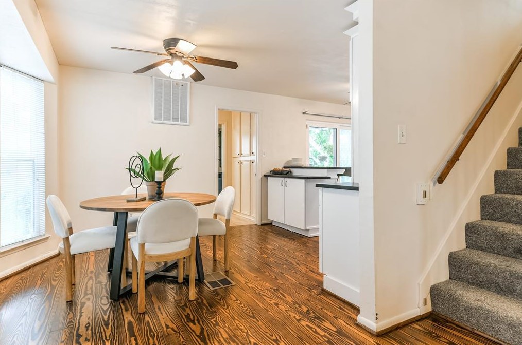 1219 Sealy St, Galveston TX 77550-4029 exterior