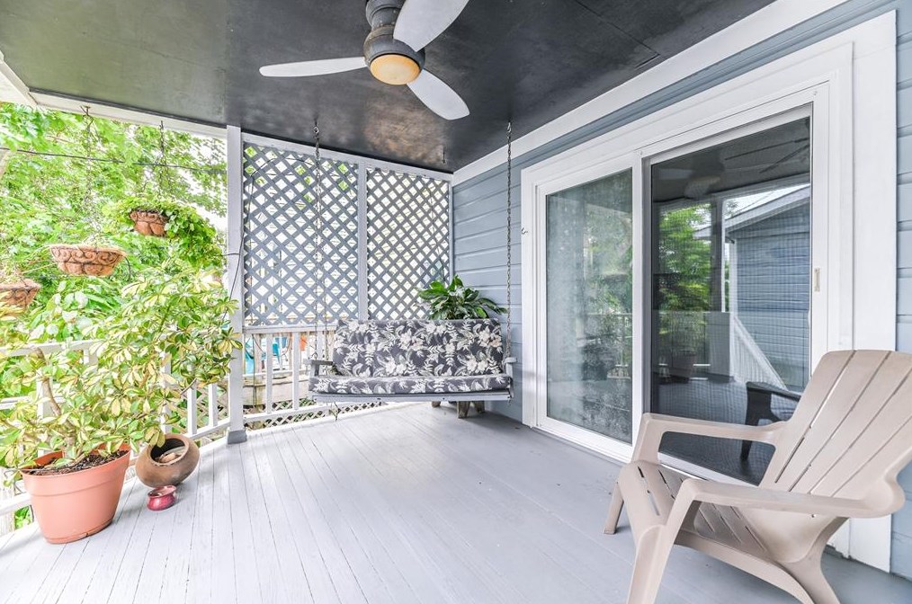 1219 Sealy St, Galveston TX 77550-4029 exterior