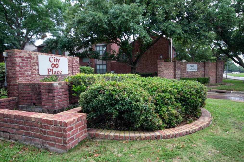7447 Cambridge St, Houston TX  77054-2000 exterior
