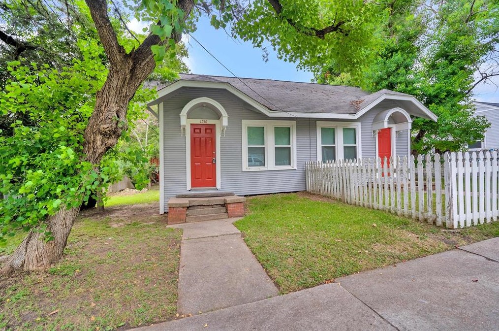 1514 18th St #a, Huntsville, TX 77340