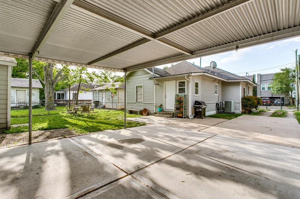 1136 Louise St, Houston, TX 77009-2958