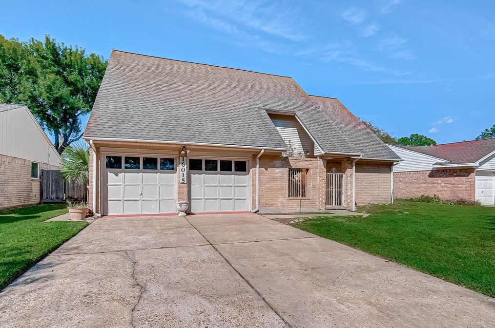 16015 Mill Point Dr, Houston, TX 77059