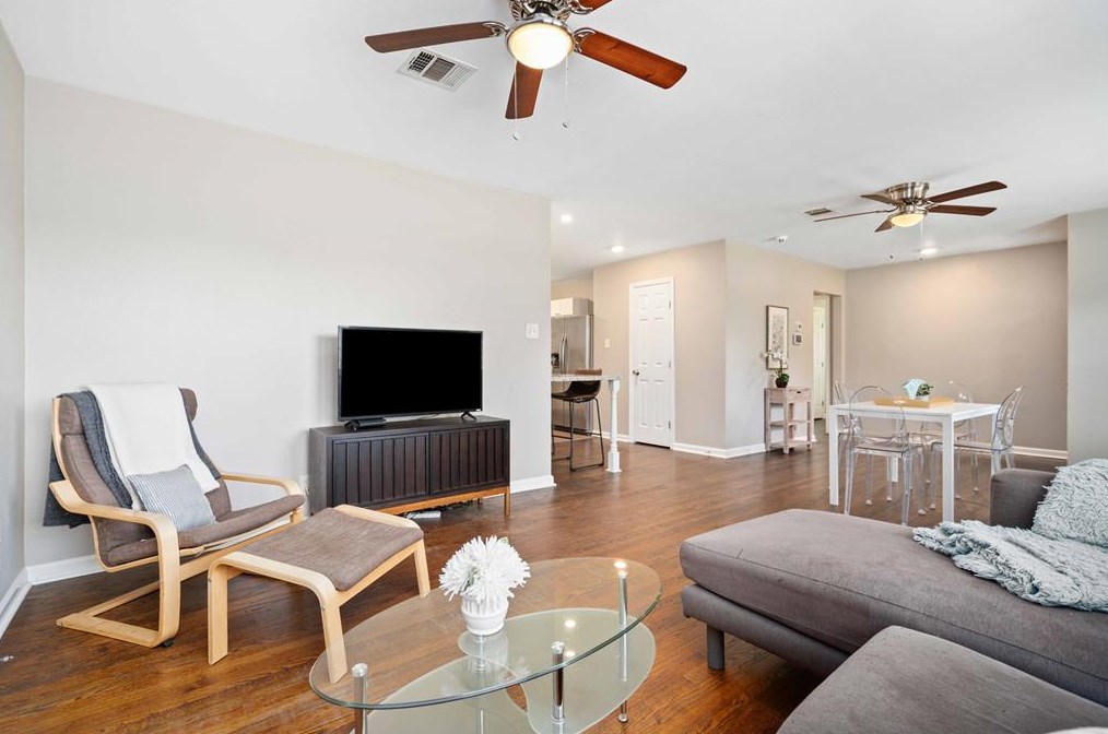 270 Lena Dr, Houston, TX 77022-2806