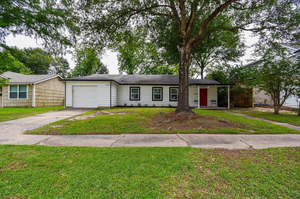 1922 Pech Rd, Houston, TX 77055-1402