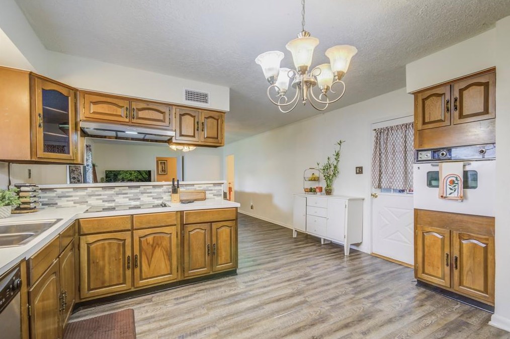 801 Busse Cir, Pasadena TX 77503-2206 exterior