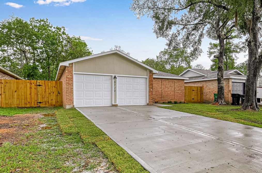 8719 Valley Forest Dr, Houston, TX 77078-3740