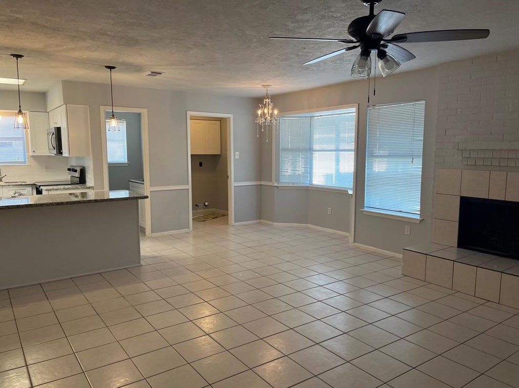 402 Oak Harbor Dr, Houston, TX 77062