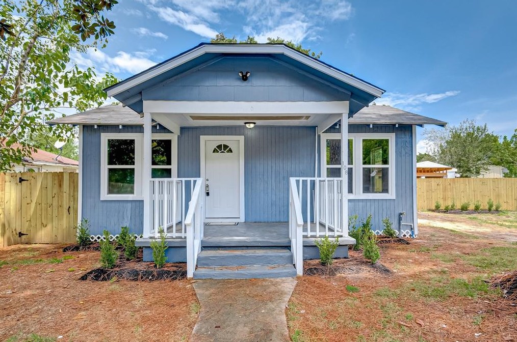 108 Gulf St, Baytown, TX 77520-5210