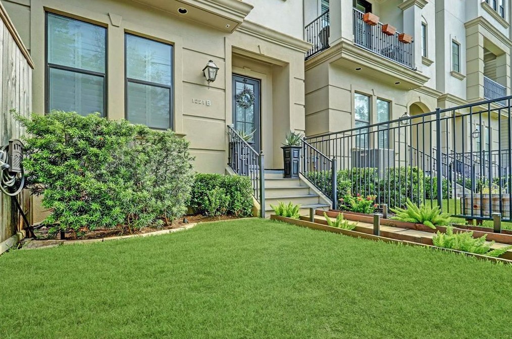 1221 W 24th St #b, Houston, TX 77008