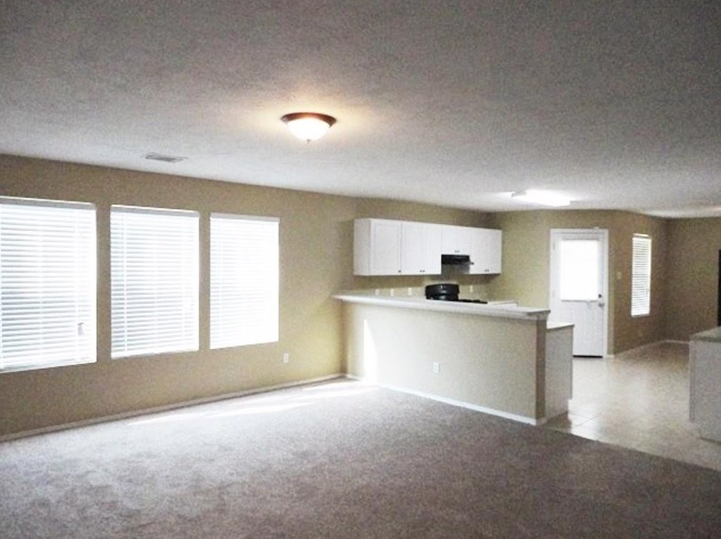 5330 Cinnamon Lake Dr, Baytown, TX 77521