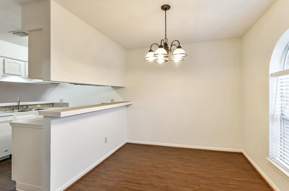 6527 La Violetta Dr, Houston TX  77083-1035 exterior