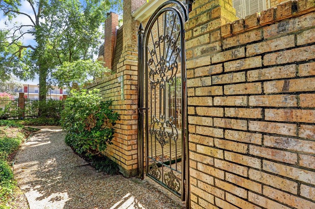 2848 Bellefontaine St, Houston, TX 77025-1610