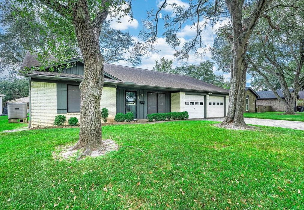 1405 Bellaire Blvd, Alvin, TX 77511
