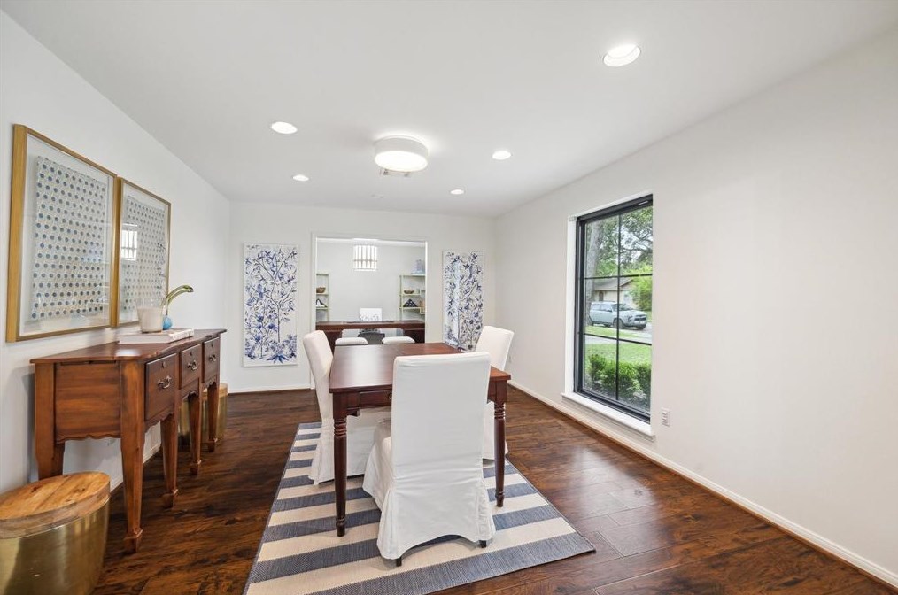 802 Walnut Bnd, Houston TX  77042-3013 exterior