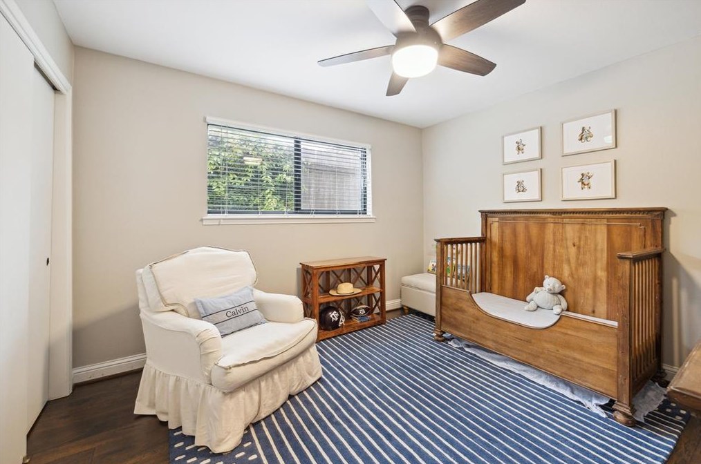 802 Walnut Bnd, Houston TX  77042-3013 exterior
