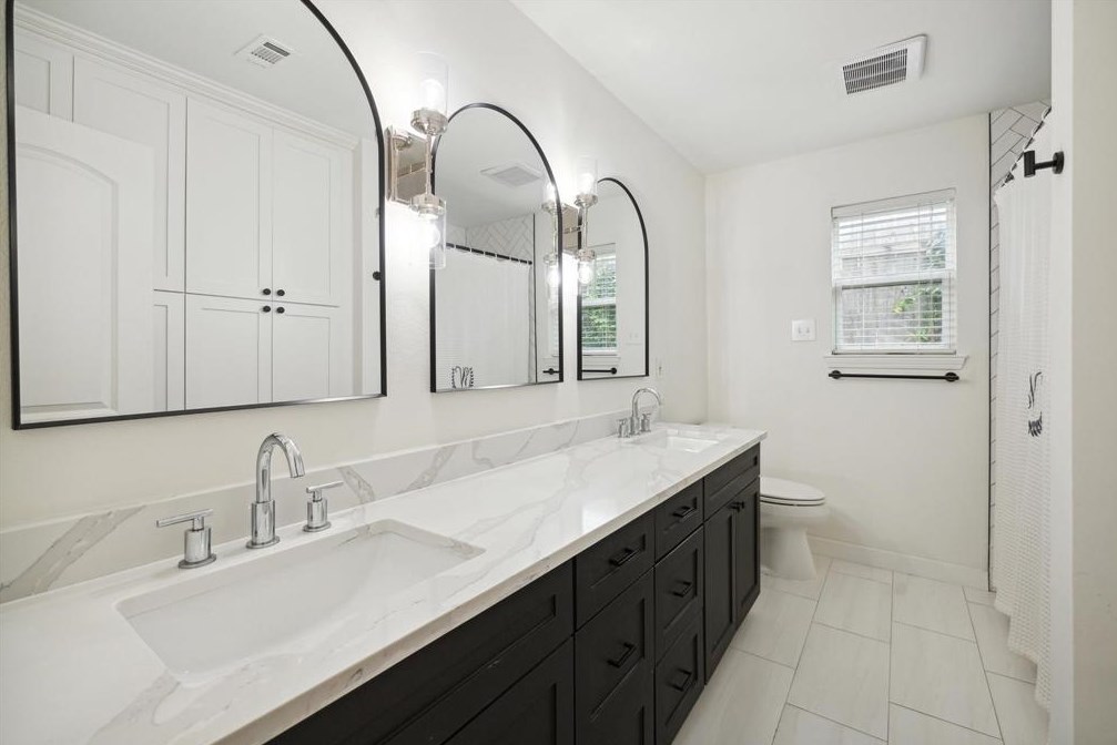 802 Walnut Bnd, Houston TX  77042-3013 exterior