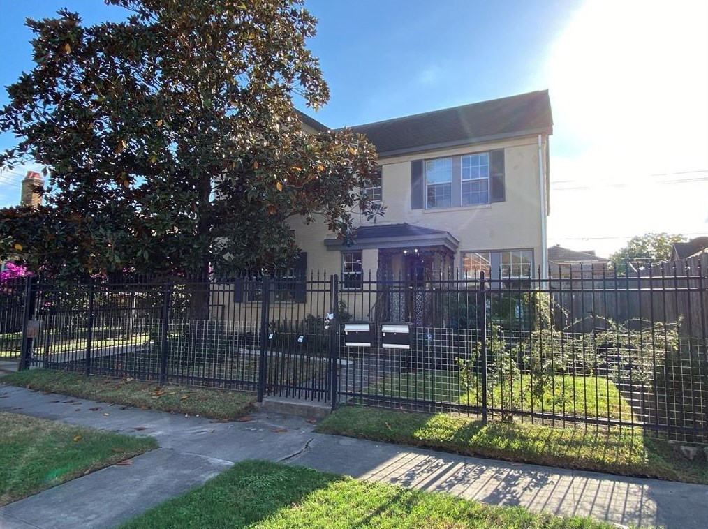 2716 Arbor St #2, Houston, TX 77004
