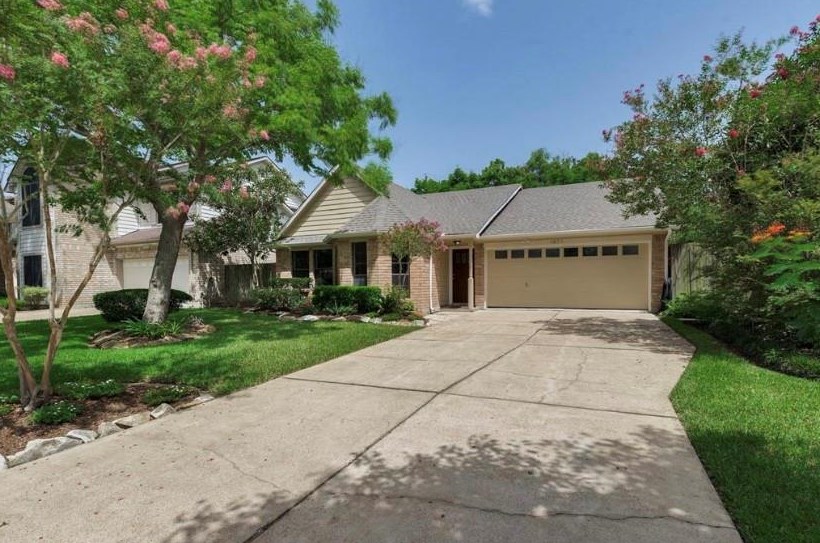 4634 Sunshine Dr, Sugar Land, TX 77479