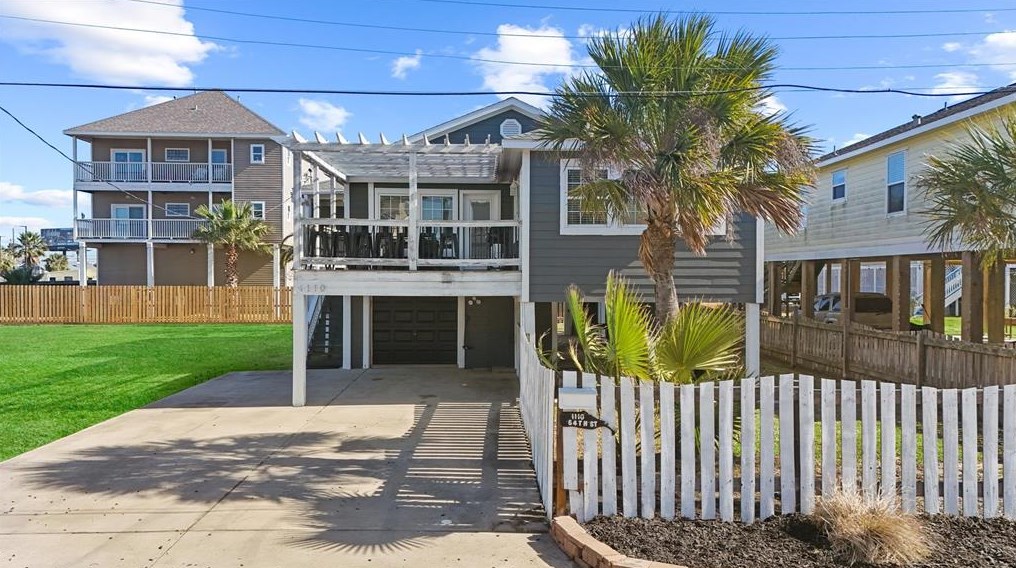 1110 64th St, Galveston, TX 77551