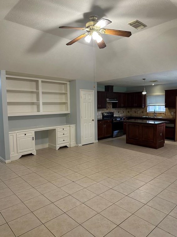 11811 Marburg Dr, Houston, TX 77066