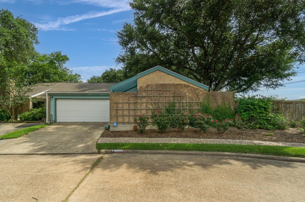 16815 Pinemoor Way, Houston, TX 77058-2311