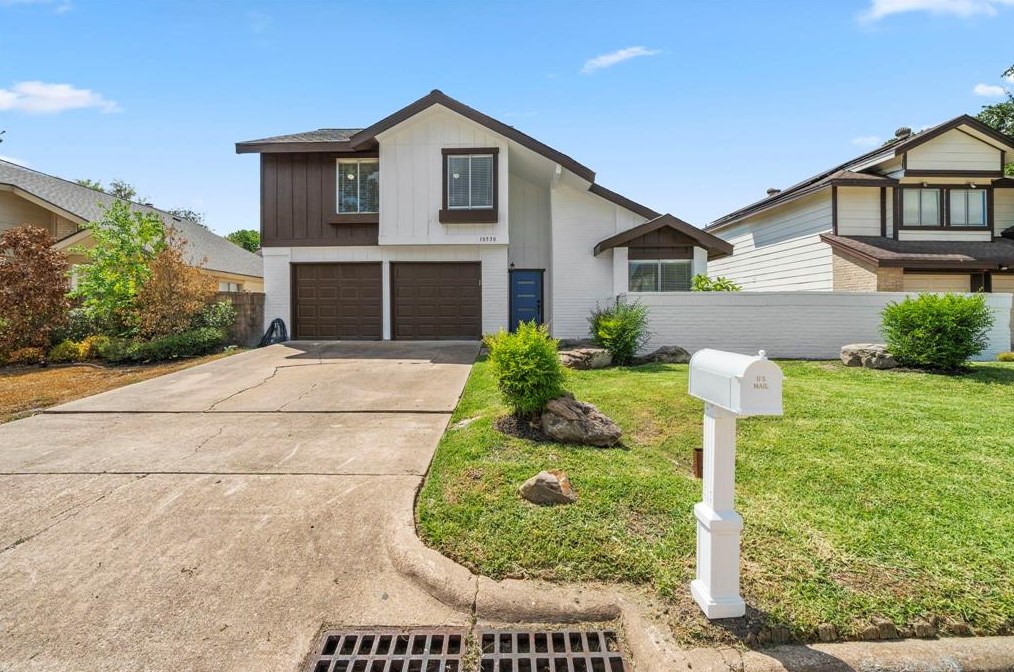 10530 Farmingham Dr, Houston, TX 77099-3912