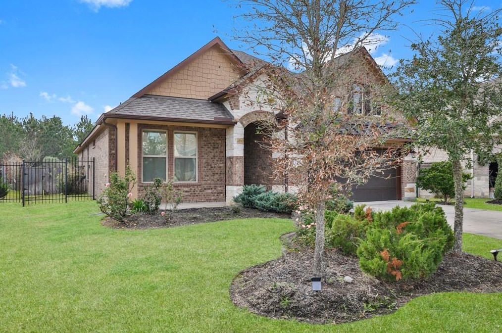 135 Bloomhill Pl, Magnolia, TX 77354