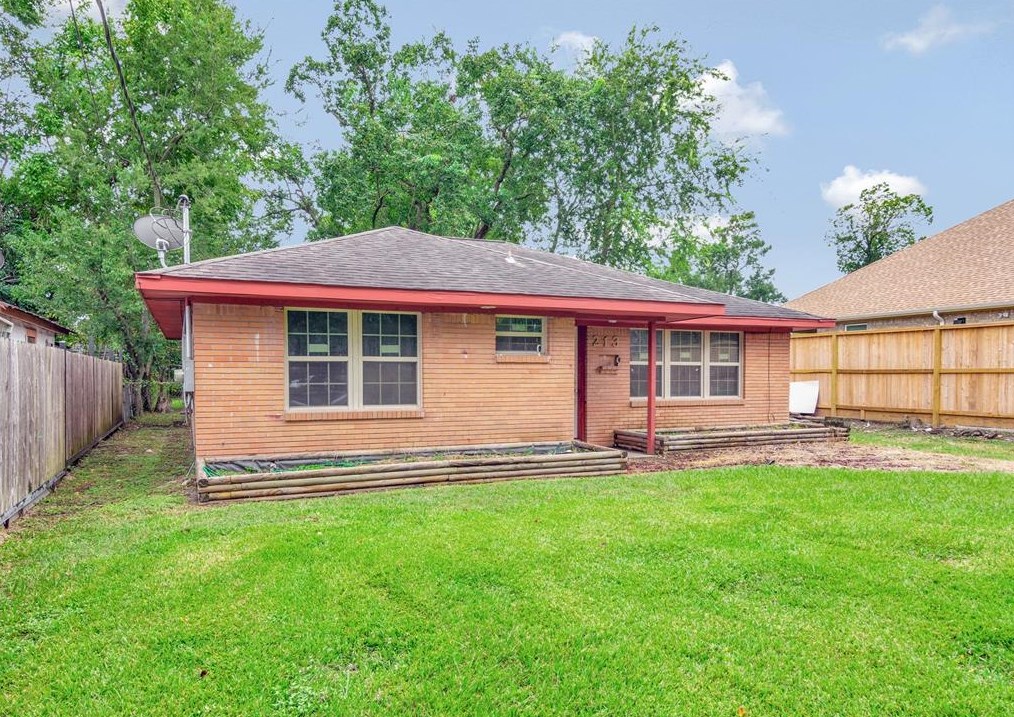 213 Ishmeal St, Houston, TX 77076-3911