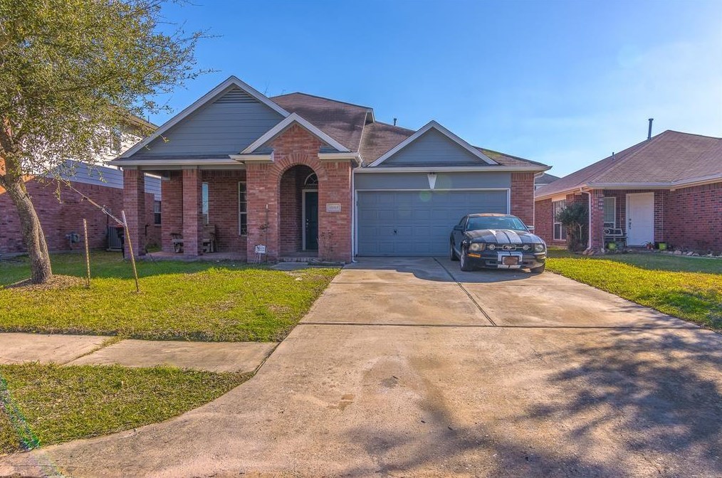 10303 Mills Run Dr, Houston, TX 77070