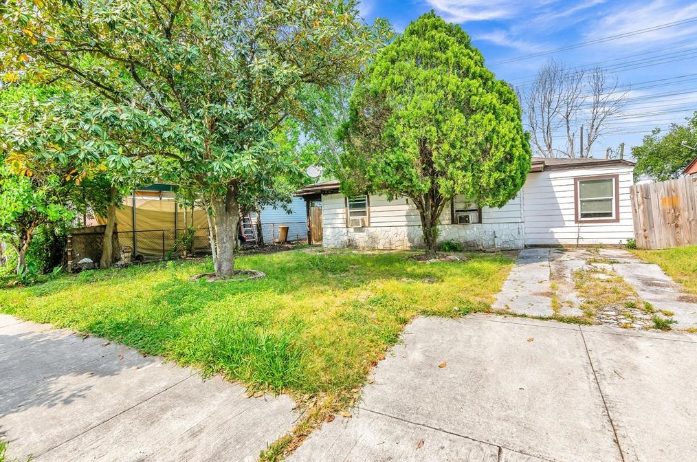 115 N Blackwell St, Pasadena, TX 77506