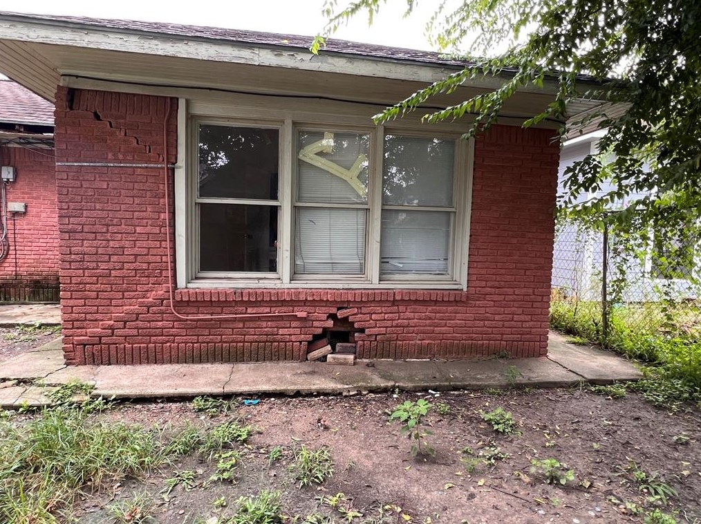 224 Everton St, Houston TX  77003-2504 exterior