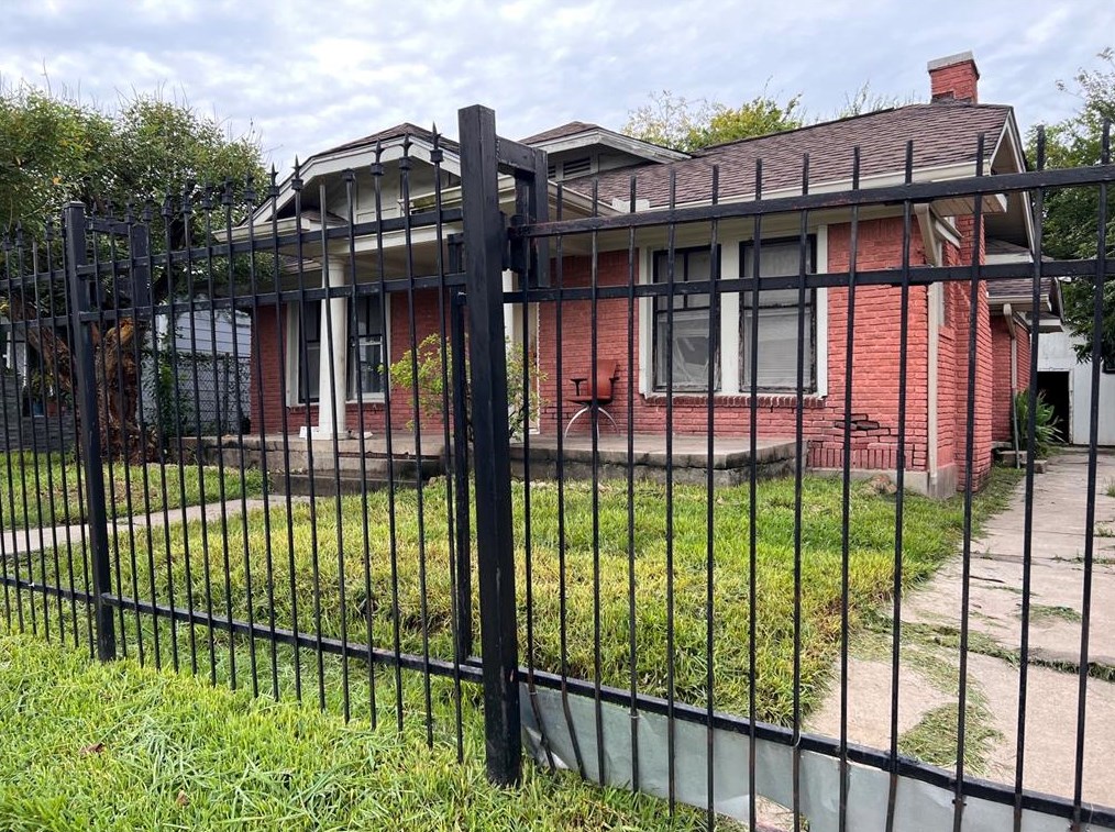 224 Everton St, Houston, TX 77003-2504
