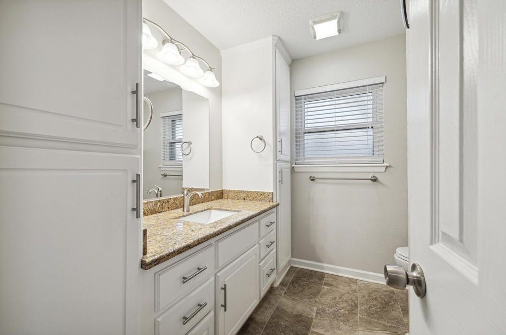 5923 Mcknight, Houston TX  77035-2325 exterior