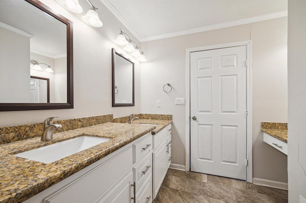 5923 Mcknight, Houston TX  77035-2325 exterior