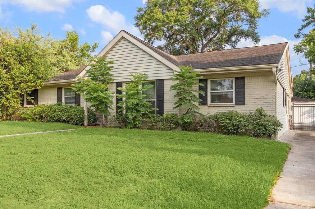 5923 Mcknight, Houston TX  77035-2325 exterior