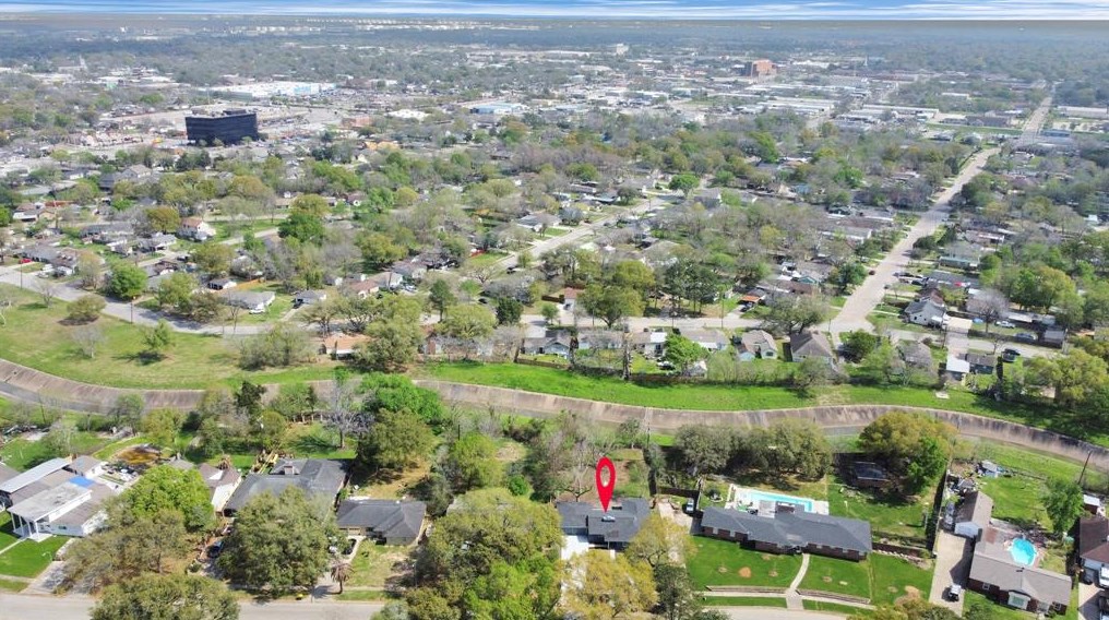 1801 Oaks Dr, Pasadena TX  77502-1813 exterior