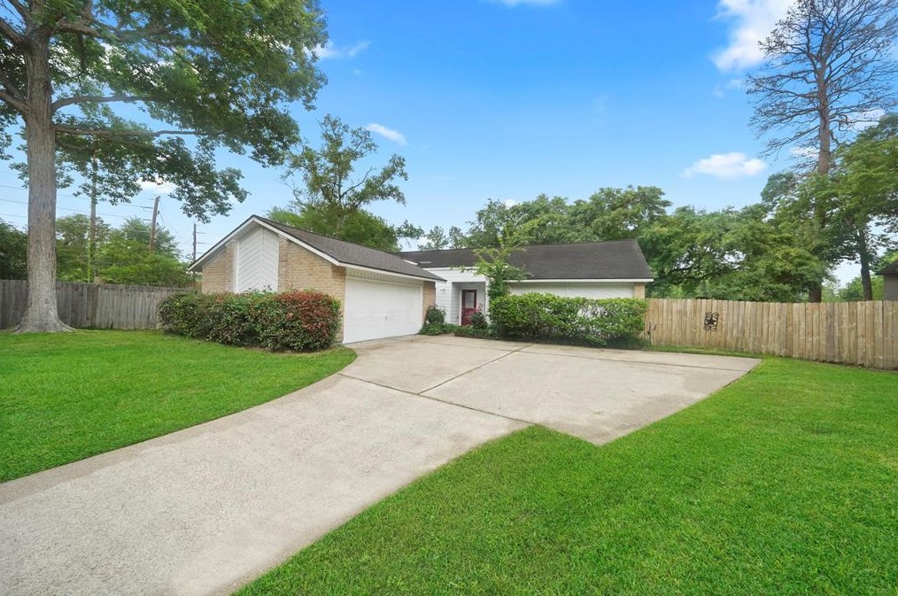 3238 Golden Leaf Dr, Humble, TX 77339-1948