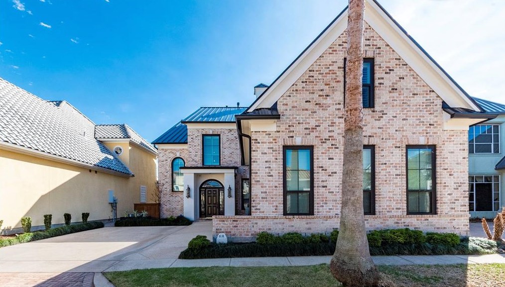 631 Northport Ln, Kemah, TX 77565-2980