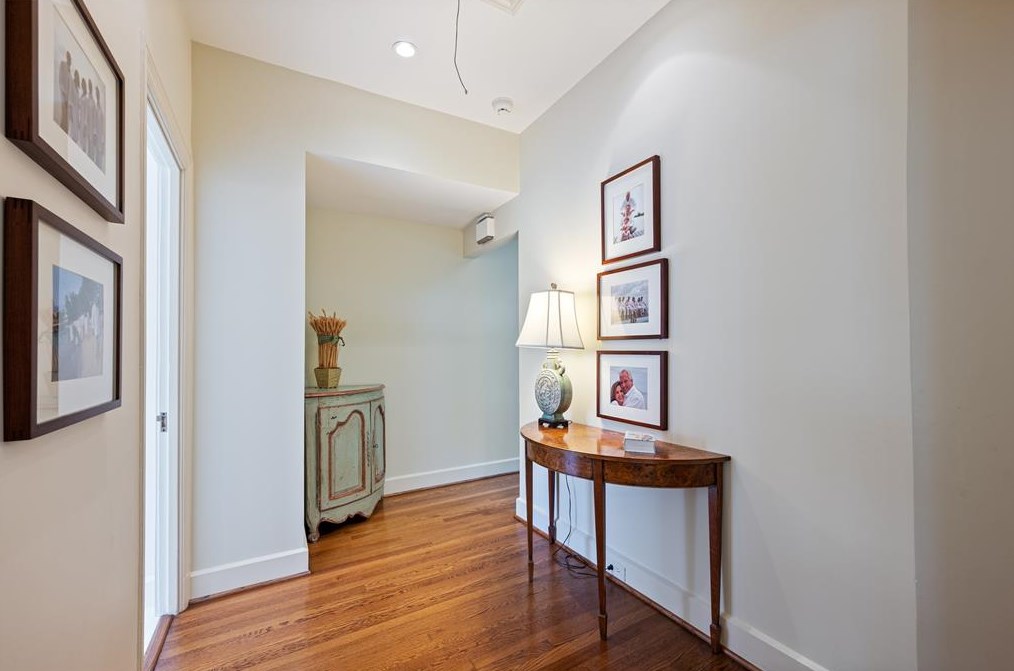 4814 Yoakum Blvd, Houston TX  77006-2740 exterior