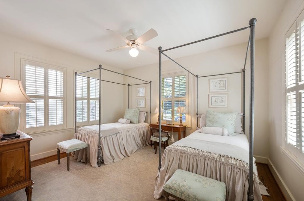 4814 Yoakum Blvd, Houston TX  77006-2740 exterior