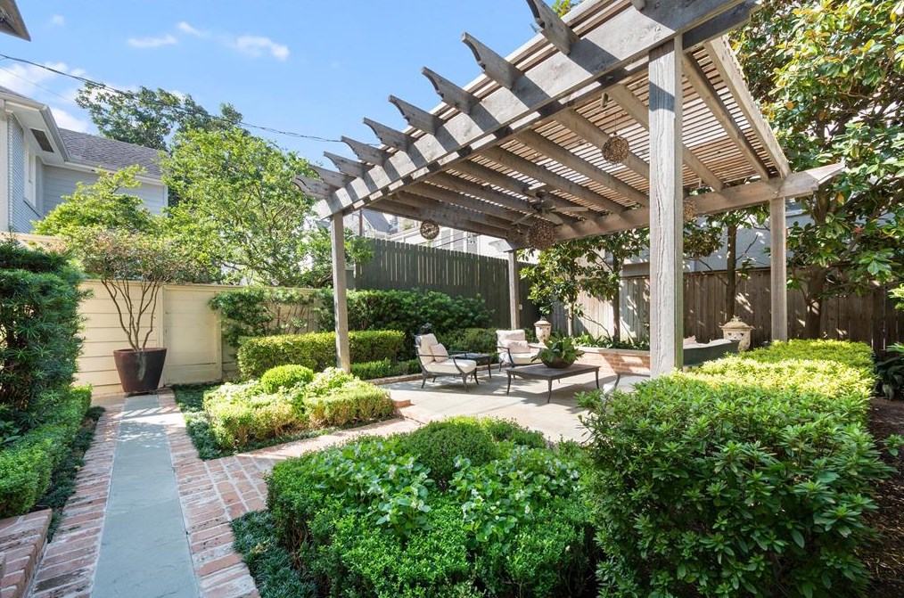 4814 Yoakum Blvd, Houston TX  77006-2740 exterior