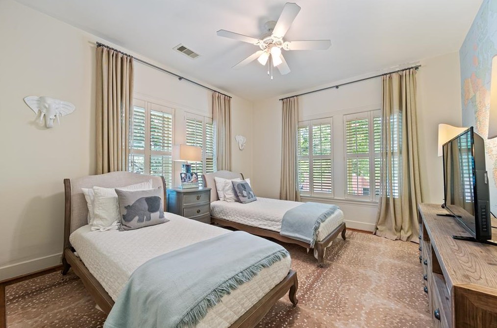 4814 Yoakum Blvd, Houston TX  77006-2740 exterior